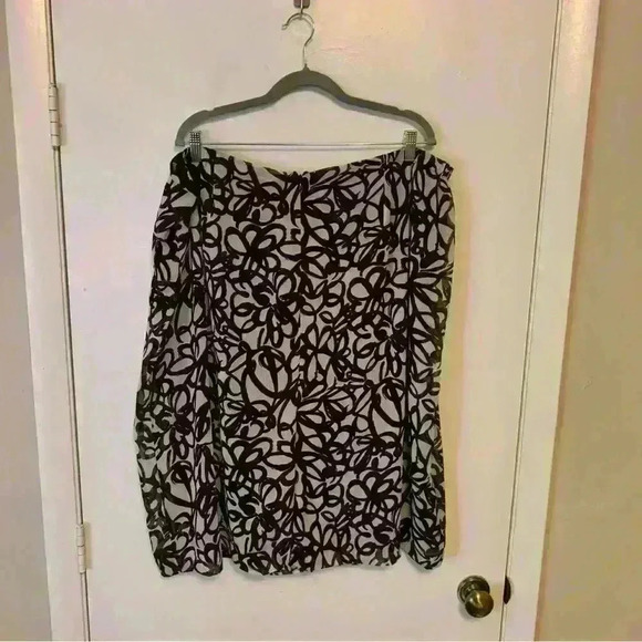 Plus Size Cato Brown and White Patterned Skirt Size 26/28W - Picture 1 of 4